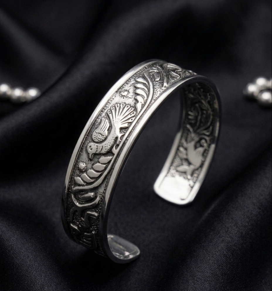 Avian Oxidised Handcuff