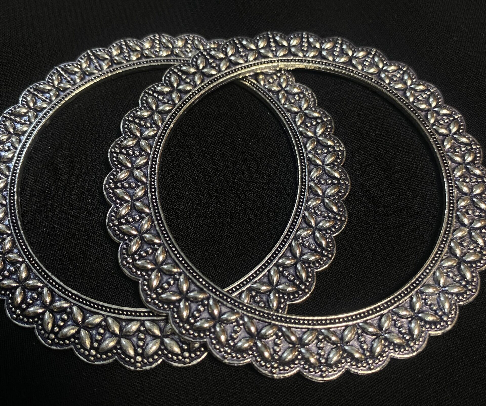 Pair of Floral Bangles - Image 2